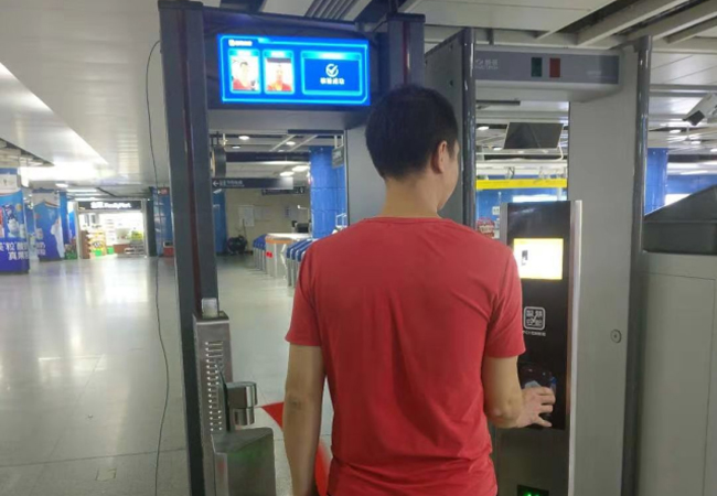 廣州地鐵試用安檢新技術(shù)，過安檢刷臉！