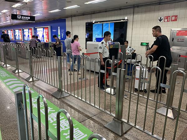 上海地鐵站開(kāi)通安檢快捷通道：掃碼申請(qǐng),獲邀后無(wú)需安檢