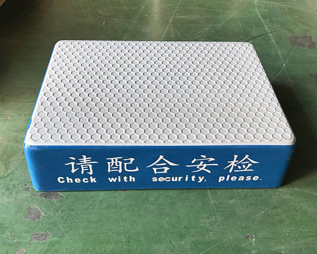 為什么經(jīng)過(guò)安檢門(mén)后還要站安檢臺(tái)